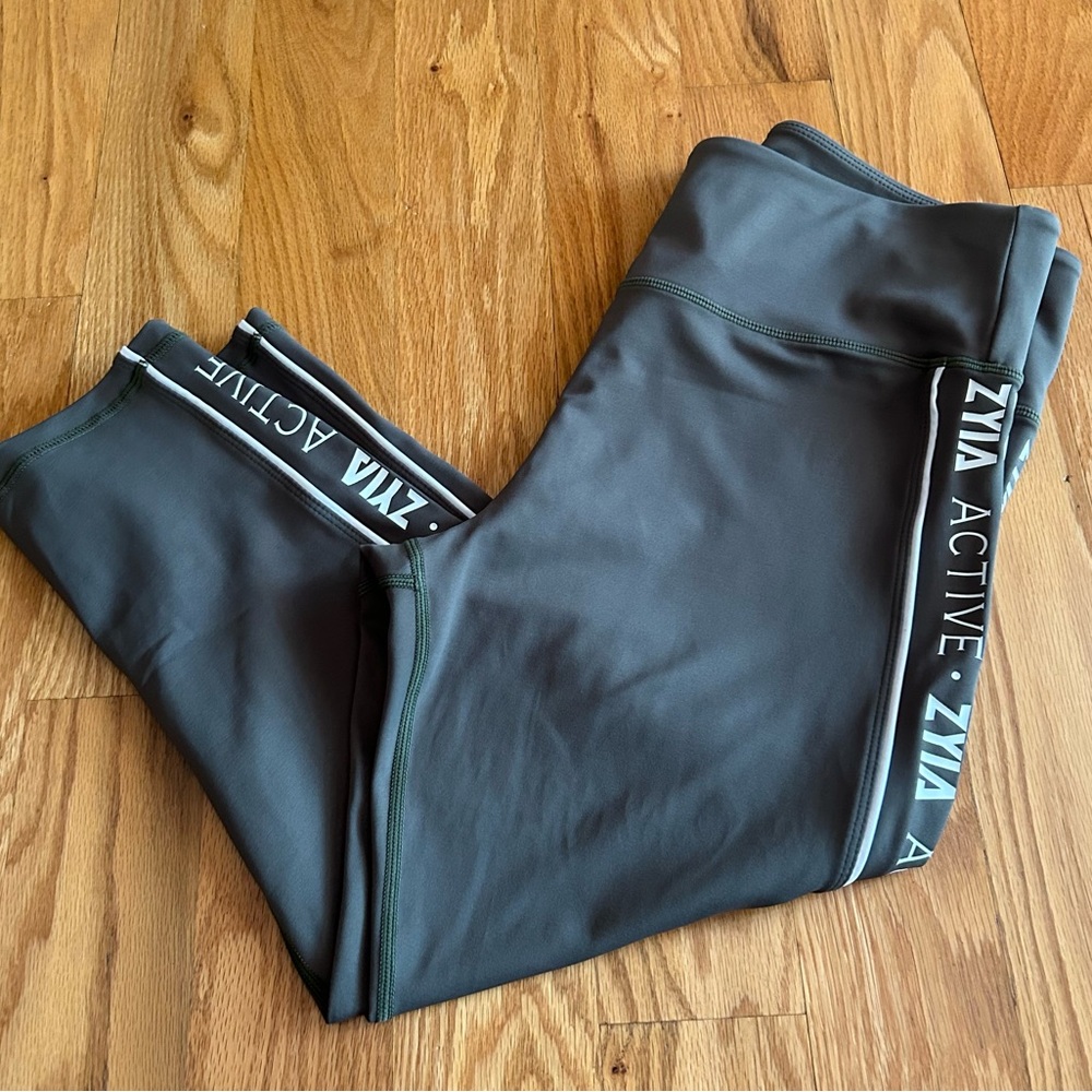 ZYIA Gray Leggings with White Accents